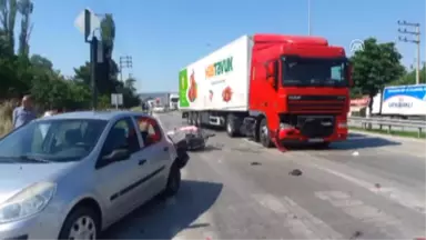 Trafik Işığında Bekleyen Motosiklete Tır Çarptı: 2 Ölü