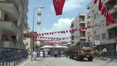 Şehit Babasının Cenazesine Askeri Üniformayla Katıldı