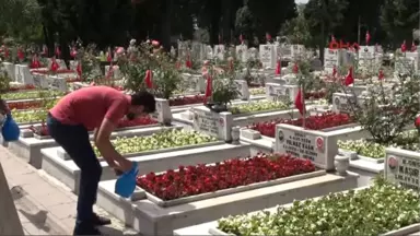 Edirnekapı Şehitliği'nde Buruk Babalar Günü....