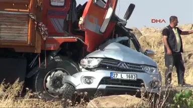 Kilis'te, Suriye Sınırından Dönen Askeri Kamyonet Ile Kamyonun Çarpışması Sonucu Meydana Gelen...