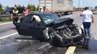 Kocaeli Önce Tır'a Sonra Otomobile Çarptı: 2 Yaralı