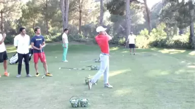 Ünlü Raketler Golf Oynadı