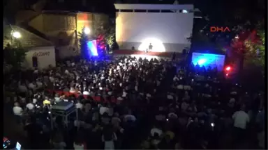 Yıkılmak Istenen Tarihi Açık Hava Sinemasında, Ünlü Sanatçılar Konser Verdi