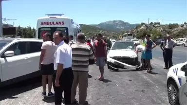 Akseki'de Trafik Kazası: 2 Yaralı