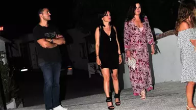 Nazlı Çelik, Sezonun Yorgunluğunu Bodrum'da Atıyor