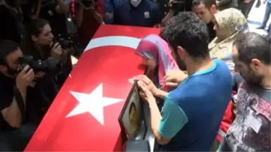 Bursalı Şehide Son Görev... Şehidin Namazını Amcası Olan Van Müftüsü Nimetullah Arvas Kıldırdı