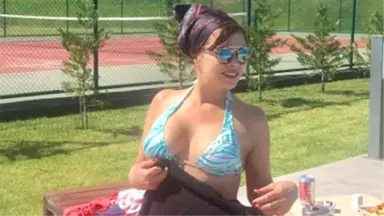 54'lük Aydan Şener'in Bikinili Fotoğrafı Olay Oldu