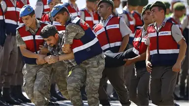 Darbeci Hainler Yürümeyi Kabul Etmeyince, Jandarma Yaka Paça Götürdü