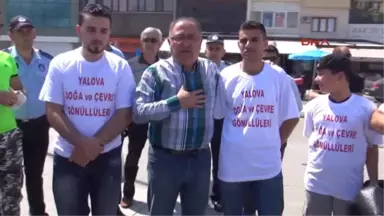 Yalova'da Belediye Başkanı, Suriyeli ve Iraklılarla Sokakta Çöp Topladı