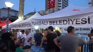 Izmir'de Nöbet Devam Ediyor