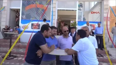 Mardin Midyat'ta Papaz ve Rahip'in Duasıyla Ile Pizzacı Açılışı Yapıldı