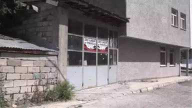 Kardeşini, Fabrikasını ve Evini Kaybetti, Hayata Küsmedi