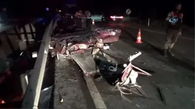 Yoldan Çıkan Otomobil Bariyerlere Çarptı: 3 Kişi Hayatını Kaybetti, 1 Kişi Yaralı