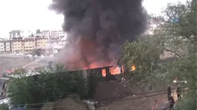 Kağıthane'de Yıldırım Düşen Fabrika Alev Aldı