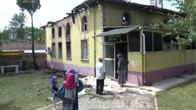 Sakarya'da Yanan Cami Tamamen Kül Oldu