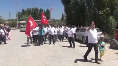 Şehit Silah Arkadaşlarını Mezarı Başında Andılar