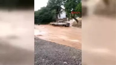 Konya'da Şiddetli Yağış Çayırbağı Mahallesi'ni Vurdu