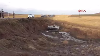 Konya Sele Kapılan Araç Şarampole Devrildi 5 Yaralı