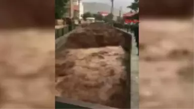 Isparta'da Dolu ve Yağmur Sele Neden Oldu