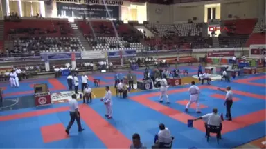 Karate Şampiyonası Gaziantep'te Başladı