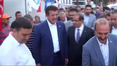 Bakan Zeybekci, Uşak'ta Kilim Festivaline Katıldı