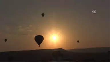 Gün Doğumunu Gökyüzünde Karşılıyorlar