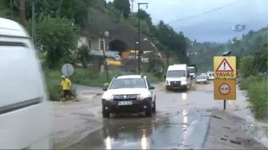 Rize'de Şiddetli Yağış... Salarha Deresi Taştı