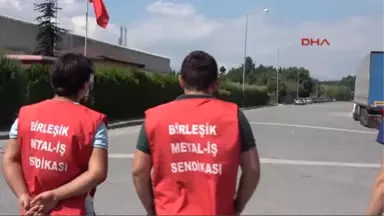 Elazığ Düğün Salonundan Önce Grevdeki Arkadaşlarını Ziyaret Etti