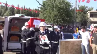 Kahramanmaraş Arkadaş Kurşunuyla Şehit Olan Polis Toprağa Verildi