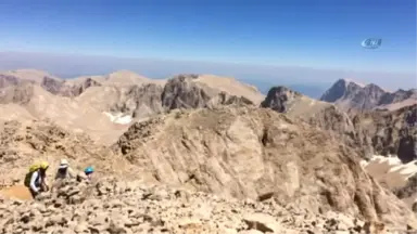 Küçük Dağcı Demirkazık Zirvesine Tırmandı