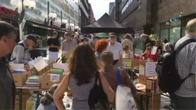 Stockholm'de Dünyanın En Uzun Kitap Stantları Kuruldu