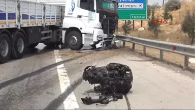 Gaziantep'te Otomobil ile Tır Çarpıştı: 1 Ölü, 1 Yaralı