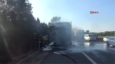 Kocaeli Lahmacun Firmasının Kamyonu Alev Alev Yandı