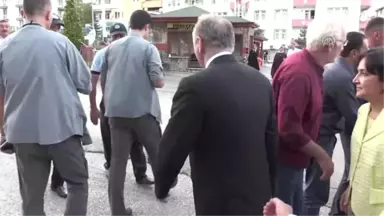 Bakan Özlü, Vatandaşlarla Bayramlaştı