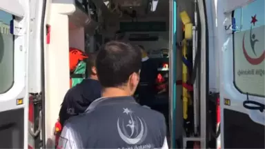 Sakarya'da Elektrikli Bisiklet ile Motosiklet Çarpıştı: 2 Yaralı