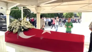 Türkiye'nin İlk Kadın Bakanı Akyol Son Yolculuğuna Uğurlandı