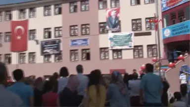 Gökyüzüne 15 Temmuz Şehitlerinin İsimlerini Uçurarak, Okula Başladılar