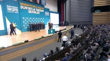 Başkan Yazıcı Ödülünü Cumhurbaşkanı Erdoğan'ın Elinden Aldı