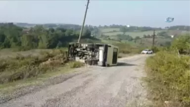 Öğrenci Servisi Devrildi, 6 Öğrenci Yaralandı