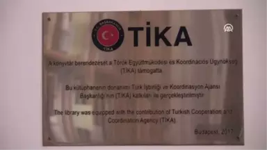 Türkiye'nin Budapeşte Büyükelçisi Fakılı'dan György'ün Kütüphanesine Tablo Hediyesi