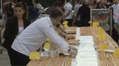 8 Dakikada 10 Metre Börek Yedi