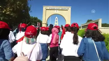 Diyarbakırlı Öğrenciler Çanakkale'de Şehitlikleri Gezdi