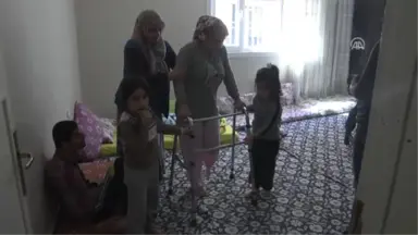 Anne Sen Çok Yemek Ye Bacağın Hemen Büyüsün