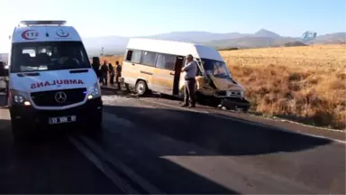 Mersin'de Trafik Kazası: 1'i Çocuk 10 Yaralı