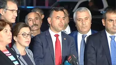 CHP'li Vekiller Baykal'ın Tedavi Gördüğü Hastaneye Akın Etti