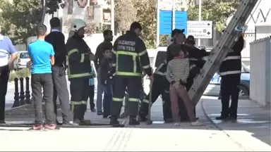 Gaziantep'te Metruk Bina Yangın