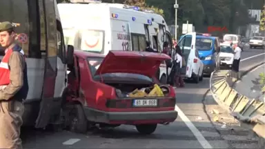 Düzce'de Yolcu Minibüsü Otomobille Çarpıştı: 7 Yaralı