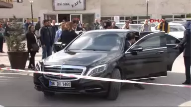 AB Bakanı Ömer Çelik, Baykal'ı Tedavi Gördüğü Hastanede Ziyaret Etti