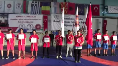 Balkan Güreş Şampiyonası Başladı