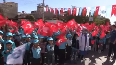 Şahinbey Belediye Başkanı Tahmazoğlu'ndan Öğrencilere Boyama Seti